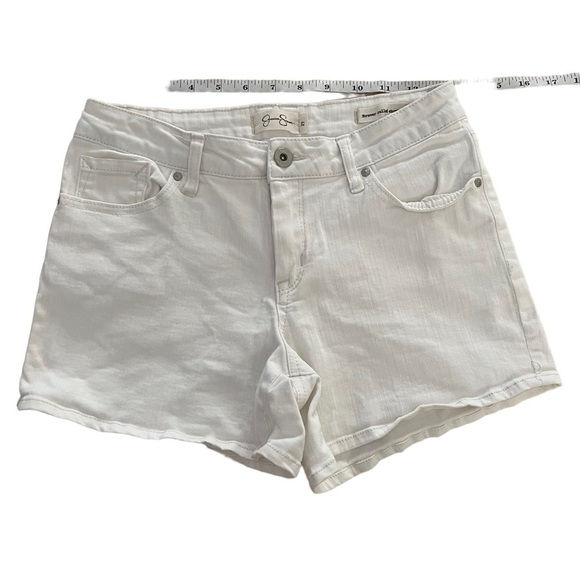 JESSICA Simpson Shorts in White - Picture 1 of 11